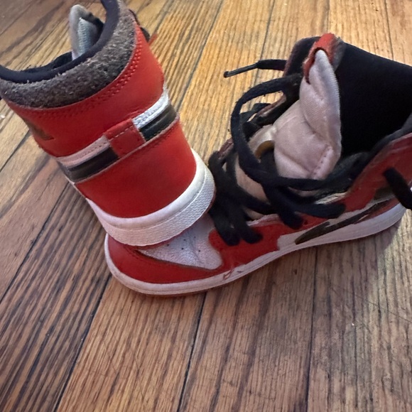 Jordan 1 size 10 - Picture 3 of 3